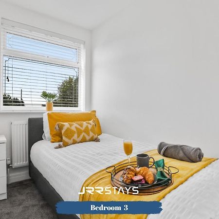 Wolverhampton - Amazing 3 Bedroom, Sleeps 6, Wi-Fi - Jrr Stays Εξωτερικό φωτογραφία