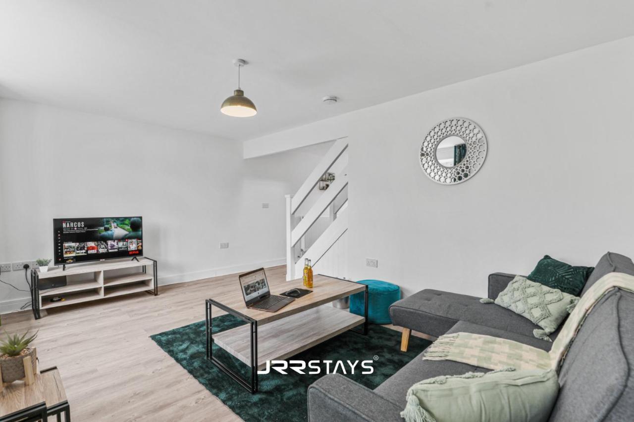 Wolverhampton - Amazing 3 Bedroom, Sleeps 6, Wi-Fi - Jrr Stays Εξωτερικό φωτογραφία