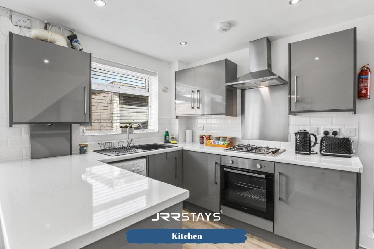 Wolverhampton - Amazing 3 Bedroom, Sleeps 6, Wi-Fi - Jrr Stays Εξωτερικό φωτογραφία