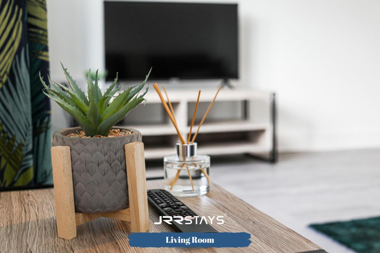 Wolverhampton - Amazing 3 Bedroom, Sleeps 6, Wi-Fi - Jrr Stays Εξωτερικό φωτογραφία